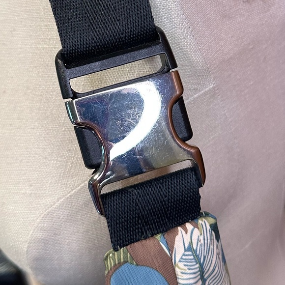 LeSportsac Jungle Animal HUGE Cross-Body Hobo Bag - Picture 13 of 14